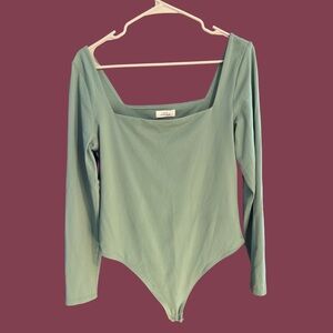 Aritzia Babaton Contour Long Sleeve Bodysuit XL Sage Green Square Neck